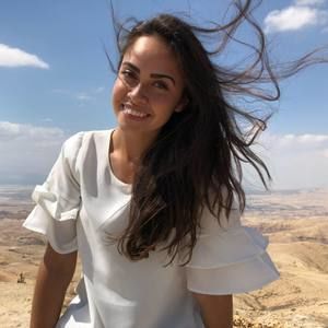 Meet your Posher, Courtney